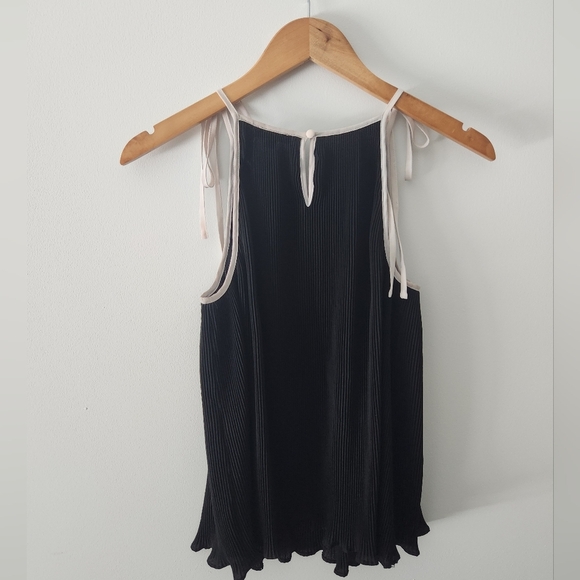 Olivia Grey Pleated Tank Top - Picture 8 of 10